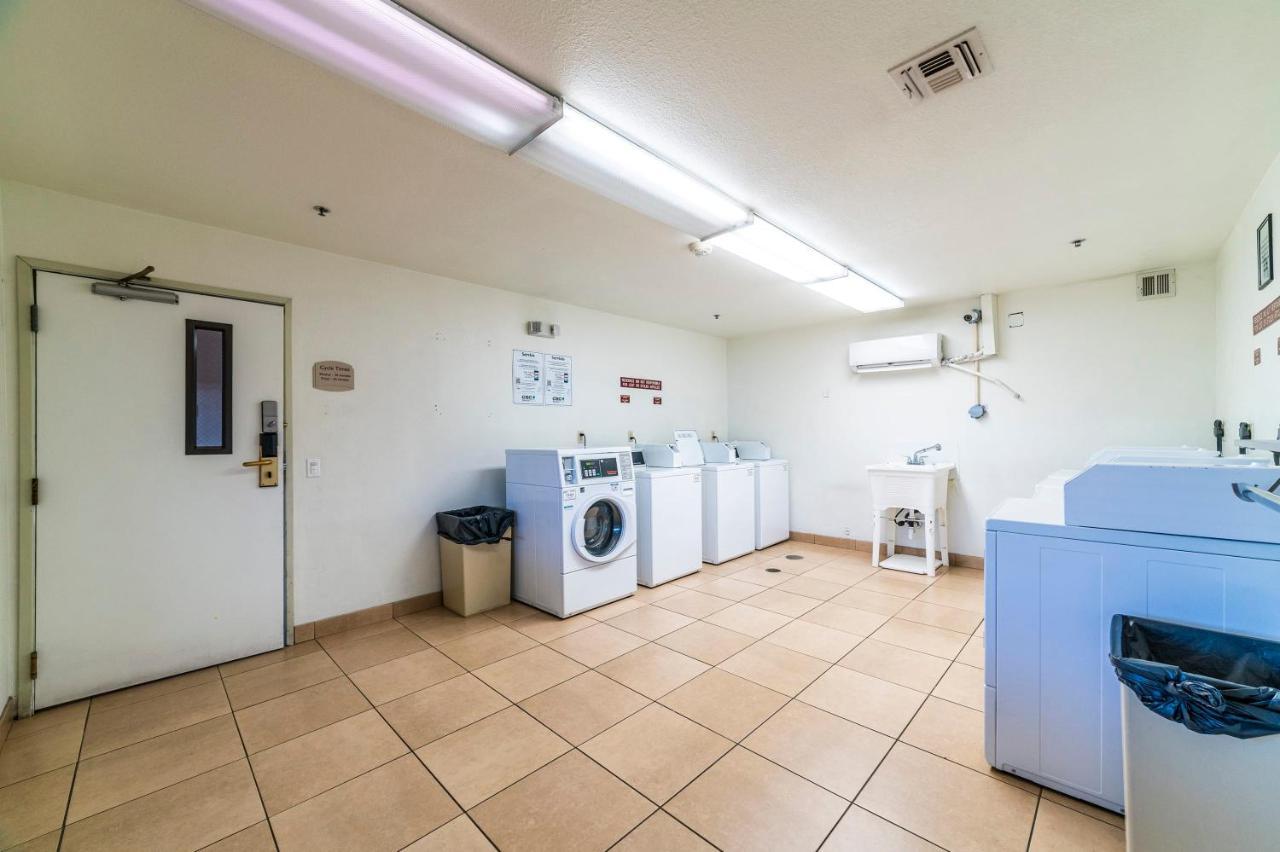 Metro Phx Downstairs Studio Sleeps 4 Ada Accessible فينيكس المظهر الخارجي الصورة